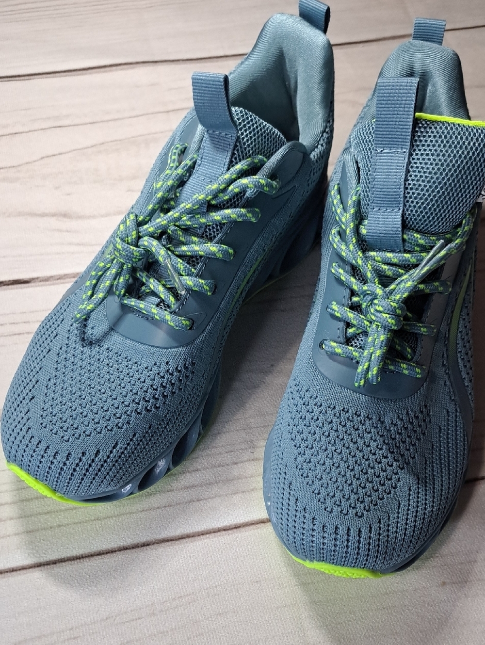 Wave-Soled Athletic Sneakers in Teal & Lime Size 38 - Picture 3 of 8